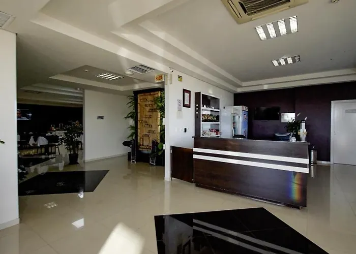 Lh Plaza Hotel
